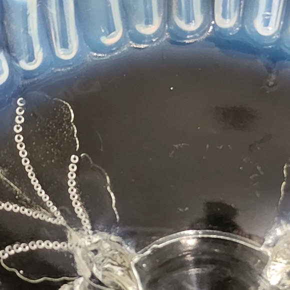 Dugan Winter Cabbage White Opalescent Ruffled Glass 3 Toed Footed Console Bowl - Picture 7 of 12